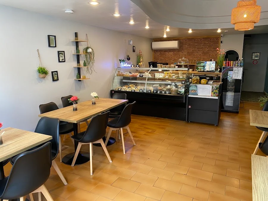 Les tables et le comptoir de Chanthai